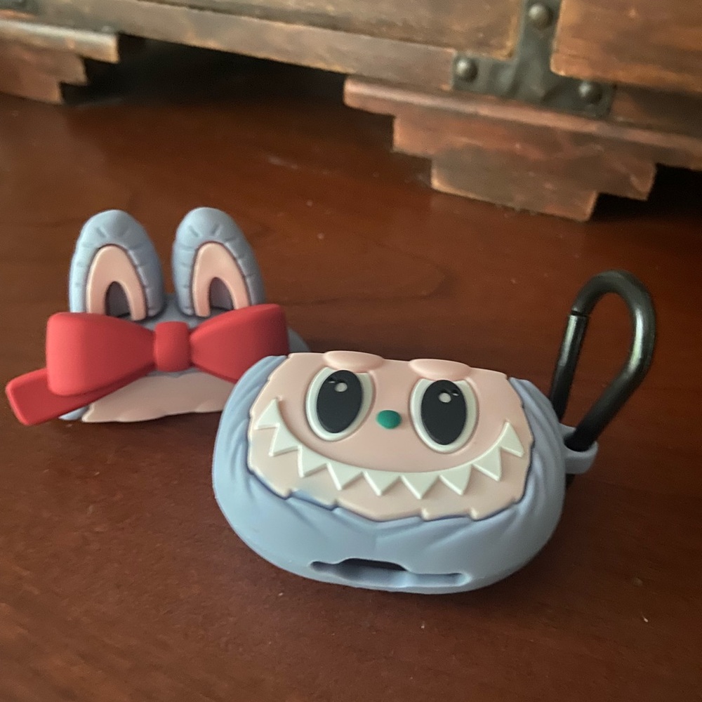🍀5 for $25🍀Labubu Inspired Earbuds Case + Labubu Inspired Egg W/Goodies Inside - Picture 7 of 7